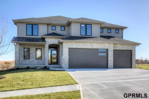 3103 N 184 St, Elkhorn, NE 68022