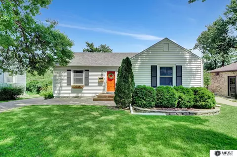 2610 Colonial Dr, Lincoln, NE 68502