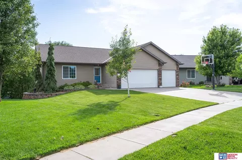 85 Vince Dr, Bennet, NE 68317