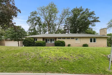 715 E 15th St, Crete, NE 68333