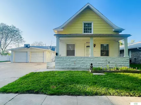 2310 E St, Lincoln, NE 68510