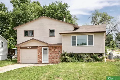 6705 N 78 St, Omaha, NE 68122