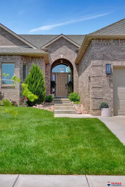 2404 Rokeby Rd, Lincoln, NE 68512