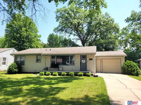 922 3rd St, Seward, NE 68434