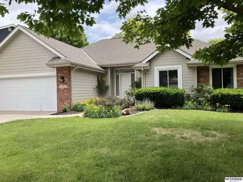 13719 Hillsborough Dr, Omaha, NE 68164
