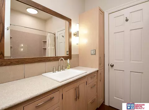 Bath - 3846 E Locust Ln, Holmesville, NE 68310 photo 3 of 5