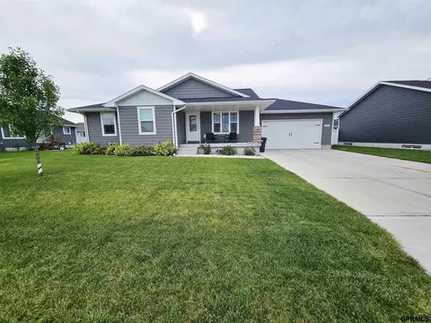 507 Sunflower Dr, Grand Island, NE 68803
