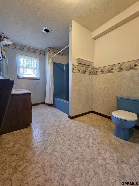 Bath - 2120 Road 314 County Rd, Sutton, NE 68979 photo 1 of 2