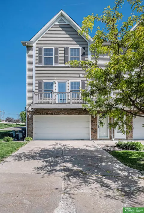 16762 Arcadia Plz, Omaha, NE 68116