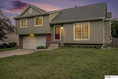 1405 Durham Dr, Papillion, NE 68133