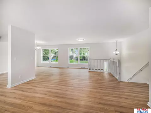 2806 Greensboro Ave, Bellevue, NE 68005