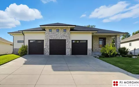 914 Elk Ridge Dr, Elkhorn, NE 68022