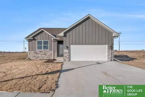 6858 Flint Dr, Papillion, NE 68133