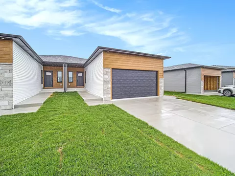 1120 Titan Dr, Hickman, NE 68372