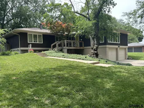5833 Rolling Hills Blvd, Lincoln, NE 68512