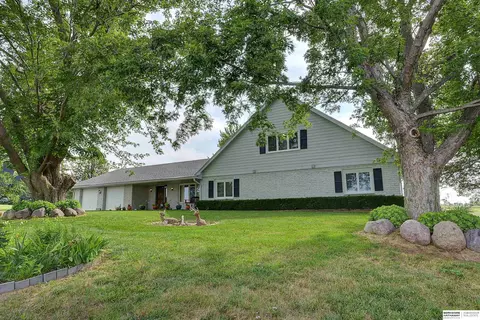 9715 N 108th St, Omaha, NE 68142