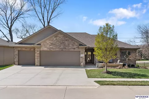 1320 S 190th Plz, Omaha, NE 68130