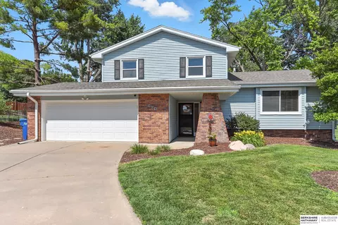 904 Donegal Cir, Papillion, NE 68046