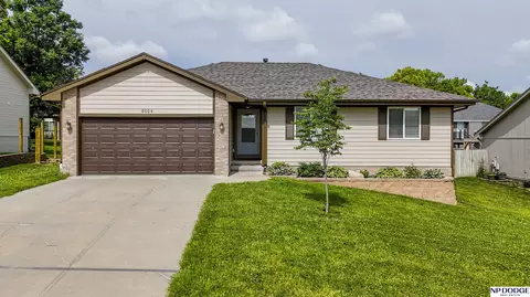 8004 S 68th Avenue Cir, La Vista, NE 68128