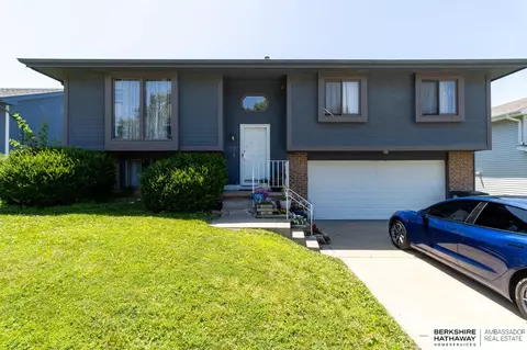 16537 Weir St, Omaha, NE 68135