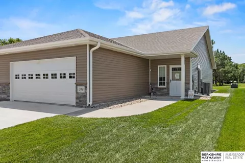 249 Langworthy Ln, Seward, NE 68434
