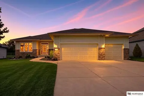 5904 N 153rd St, Omaha, NE 68116