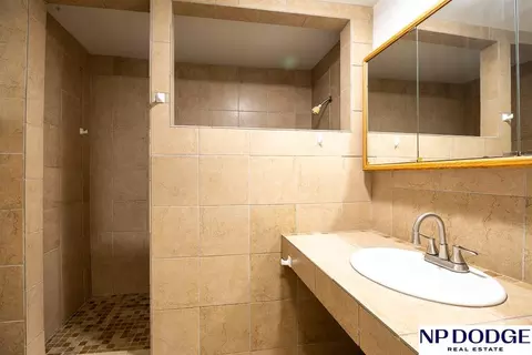 Bath - 116 E Hillcrest Dr, Seward, NE 68434 photo 3 of 3