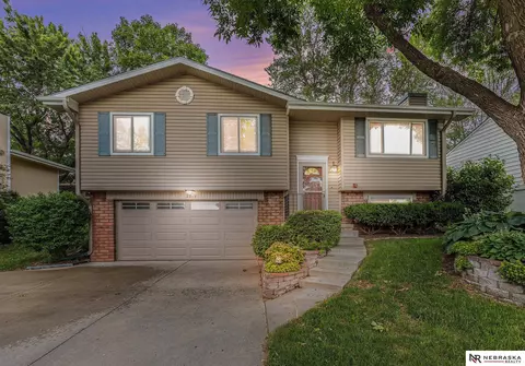2219 Independence Dr, Lincoln, NE 68521