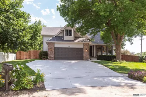 326 Bauman Cir, Gretna, NE 68028