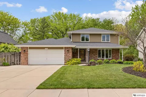6701 Crooked Creek Dr, Lincoln, NE 68516