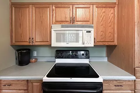 Kitchen - 210 Cedar St, Springfield, NE 68059 photo 6 of 8