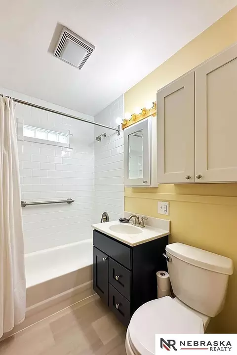 Bath - 210 Cedar St, Springfield, NE 68059 photo 1 of 3