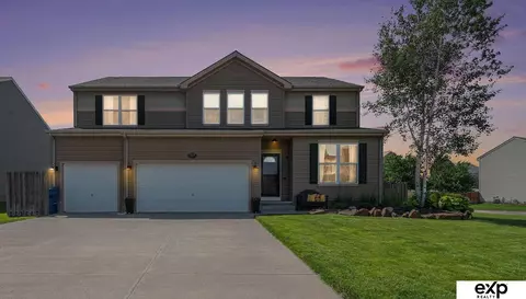 10804 S 110th St, Papillion, NE 68046