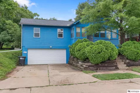 5817 S 50th St, Omaha, NE 68117