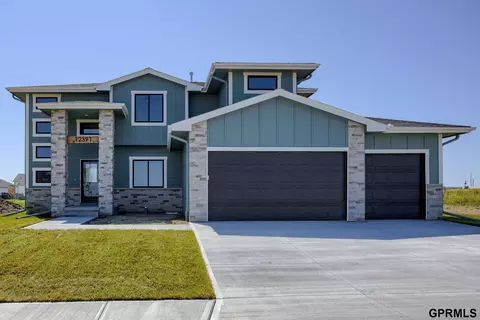 12391 Fenwick St, Papillion, NE 68046