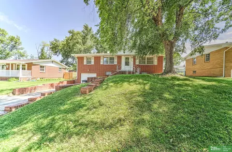 9829 Evans St, Omaha, NE 68134