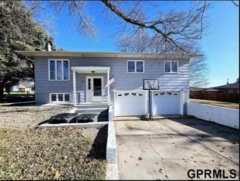 415 S Alexander Ave, Clay Center, NE 68933