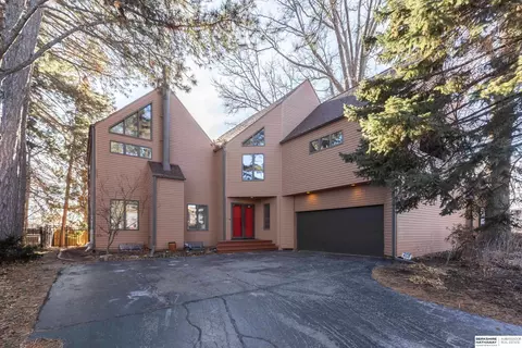 711 N 89th Plz, Omaha, NE 68114