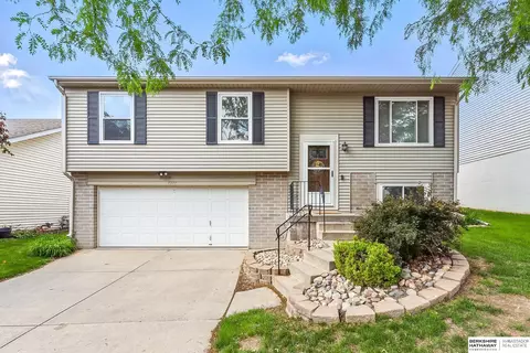 17612 Olive St, Omaha, NE 68136