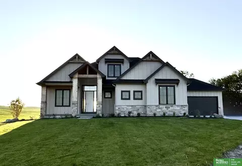 16651 S 226th Plz, Gretna, NE 68028