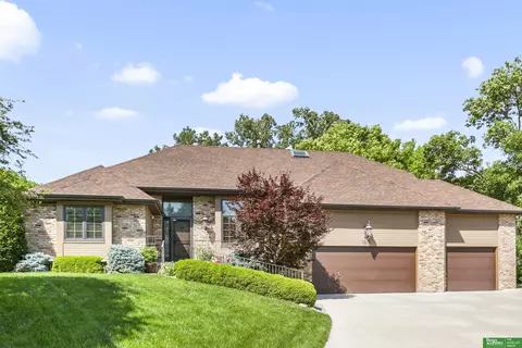 1015 N 127th Cir, Omaha, NE 68154