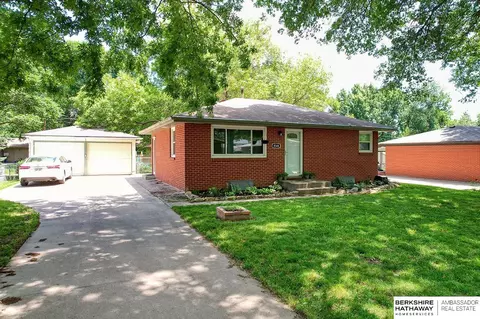 4544 S 45th St, Lincoln, NE 68516