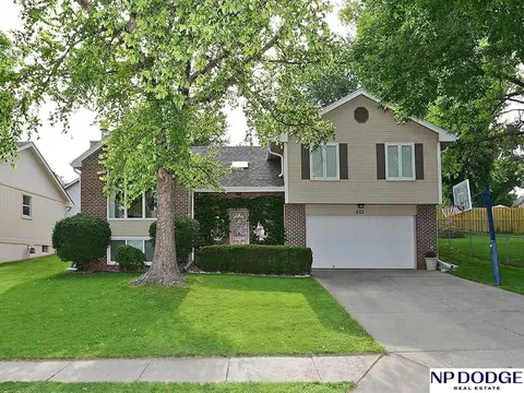 925 N 154 St, Omaha, NE 68154