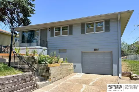 7025 S 41st St, Bellevue, NE 68147