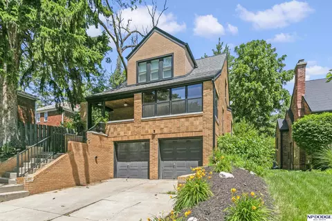 5164 Lake St, Omaha, NE 68104