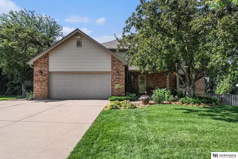 6511 Shenandoah Dr, Lincoln, NE 68510