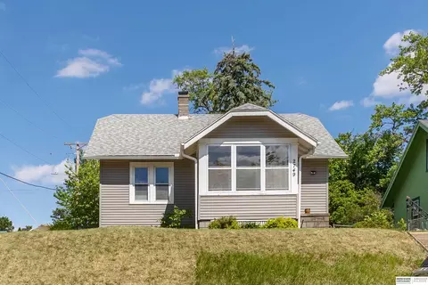 2749 N 48 St, Omaha, NE 68104