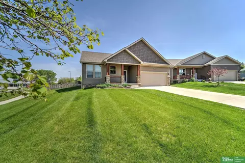 15801 Jardine Cir, Bennington, NE 68007