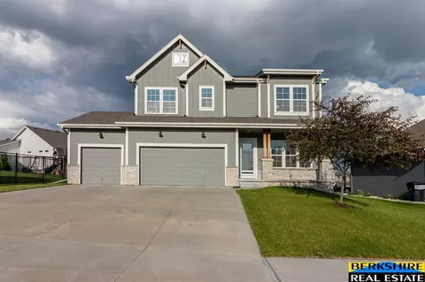10569 S 111 St, Papillion, NE 68046