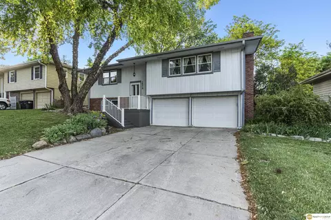 14618 Holmes St, Omaha, NE 68137